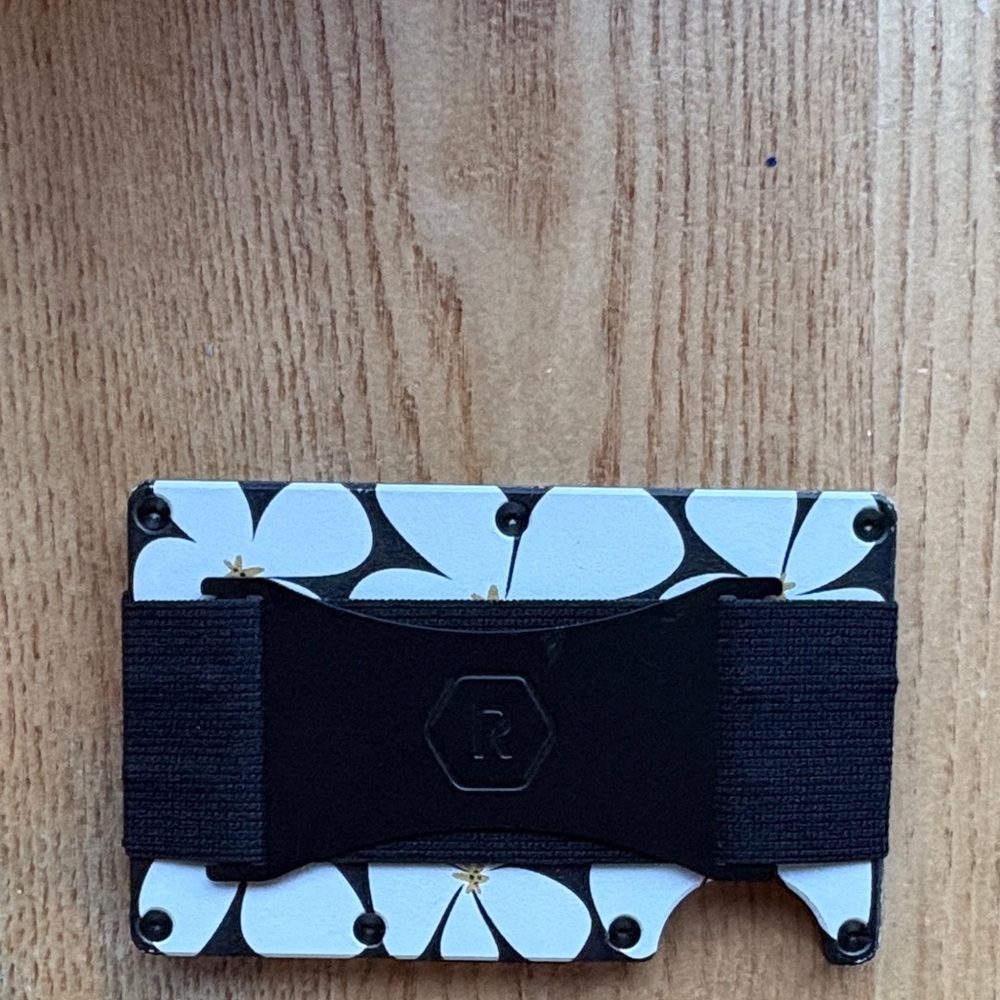 Ridge Daisy Dream RFID Blocking Wallet - White and Gold - Picture 4 of 4